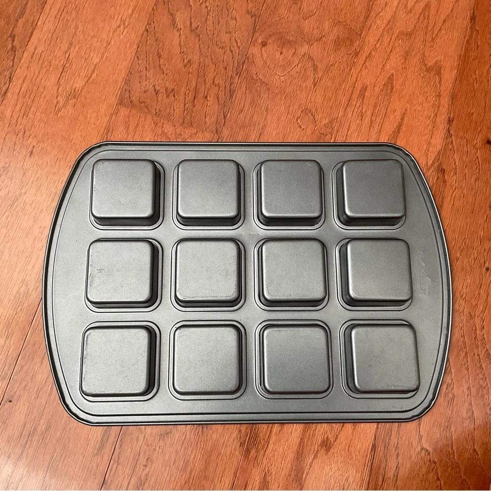 Pampered chef individual brownie pan muffins cakes bread dessert party Baking
